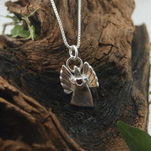 Angel silver med röd sten